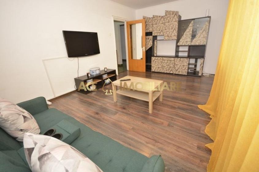 Apartament cu 4 camere decomandat, mobilat în Drumul Taberei