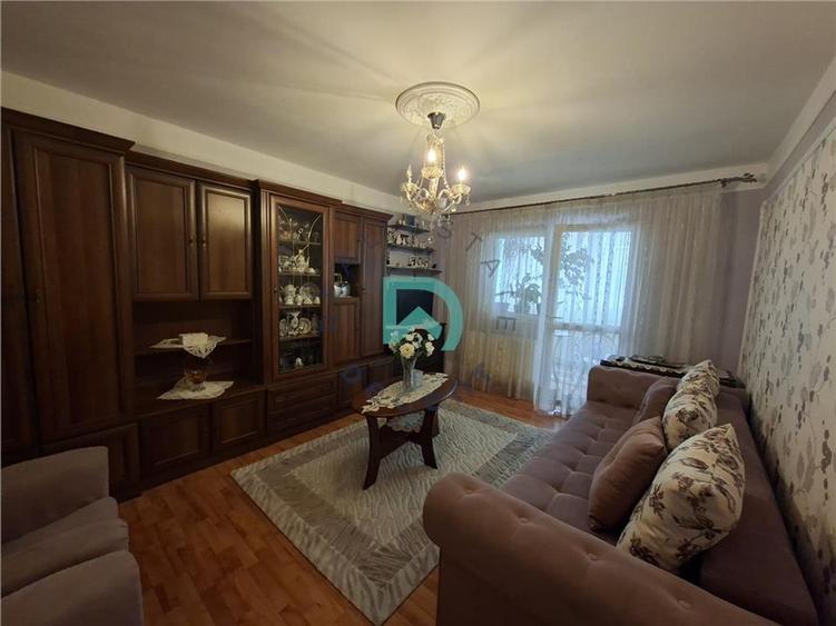 Apartament et 1, Astra, 3 camere, decomandat - 1