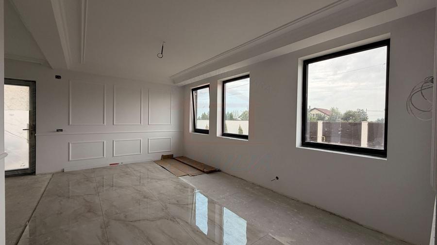 Casă individuală cu 4 camere cu Canalizare în Vânători