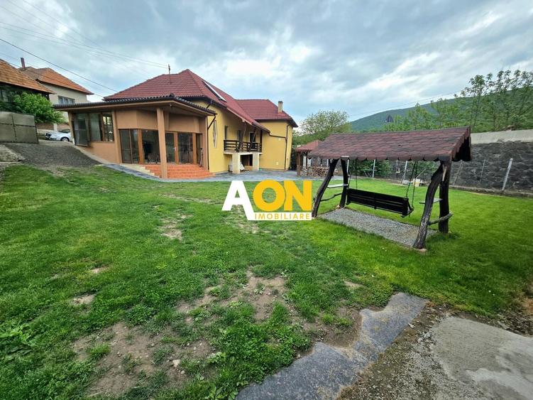 Casă individuală cu 4 camere cu Canalizare în Periferie