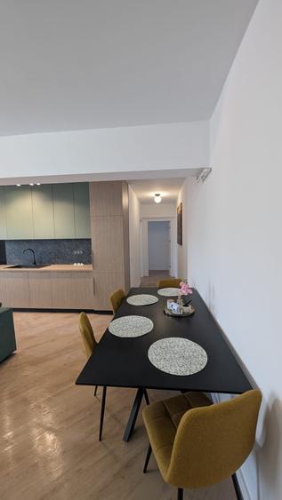 Apartament cu 3 camere semidecomandat în Florești