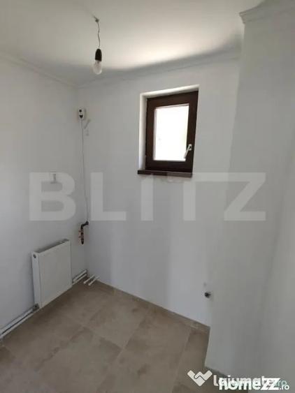 Casă cu 7 camere cu Teren 784 Mp în Central