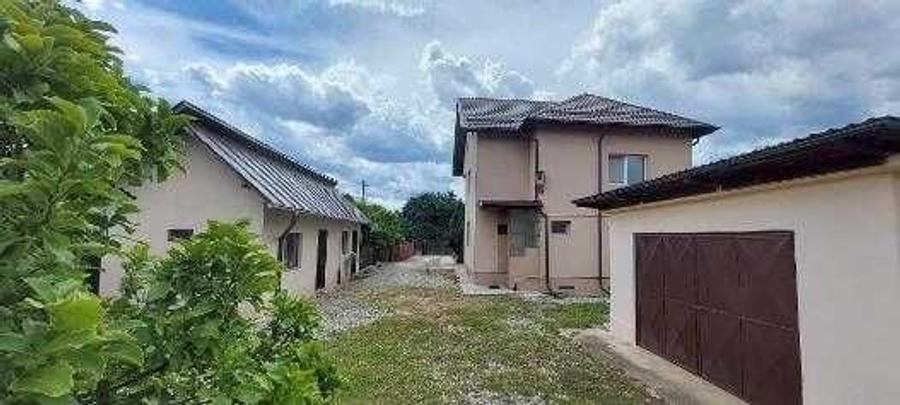 Casă cu 4 camere în Viișoara