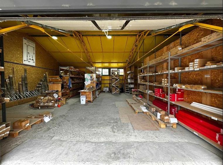 Spațiu comercial, de 395 mp, în Dancu