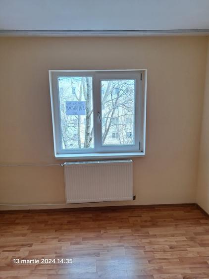 Apartament cu 3 camere semidecomandat în Sud