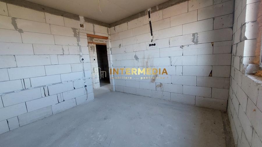 Apartament cu 3 camere decomandat în Cetate