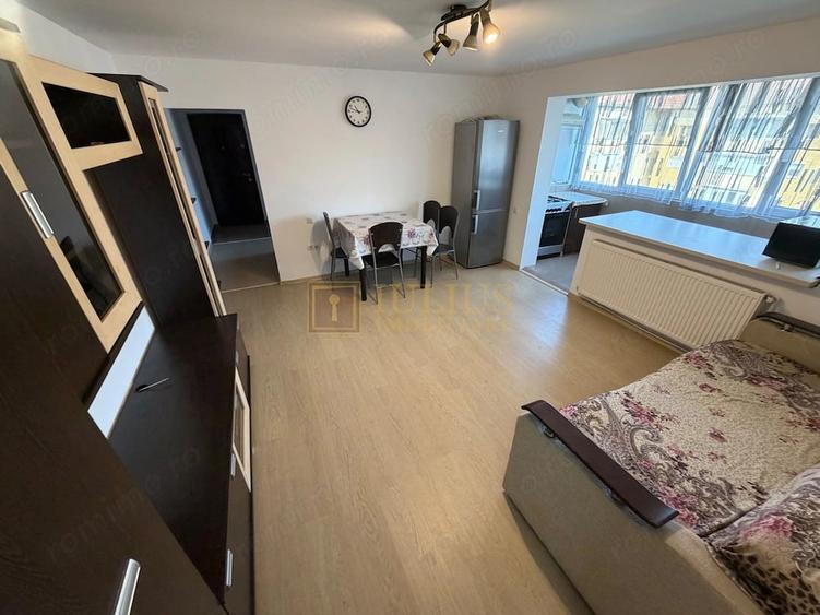 Apartament cu 3 camere semidecomandat în Girocului
