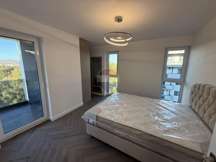 Apartament cu 3 camere, mobilat în Central