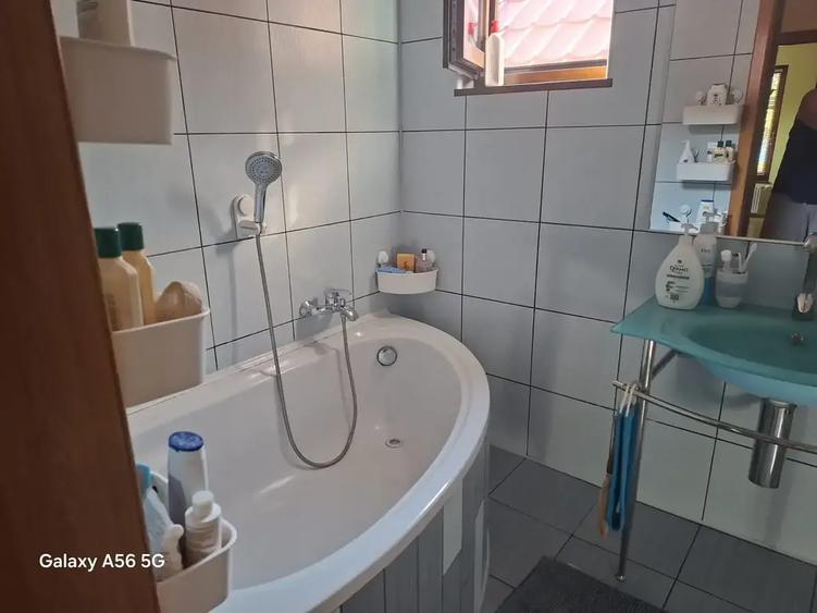 Casă individuală cu 3 camere cu Canalizare în Vest