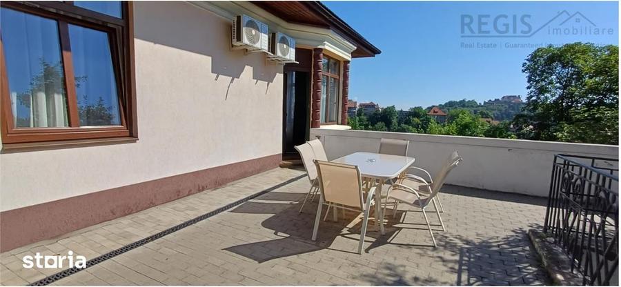 Apartament cu 5 camere, mobilat în Schei
