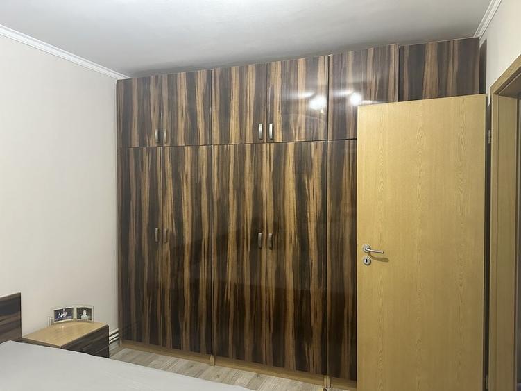 Apartament cu 3 camere decomandat în Exterior Vest