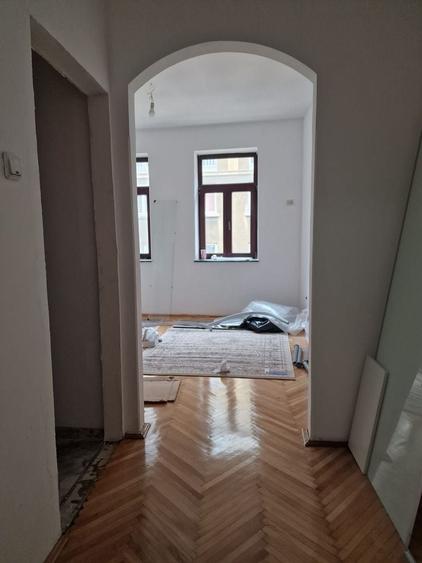 Spațiu comercial, de 900 mp, în P-ța Universității