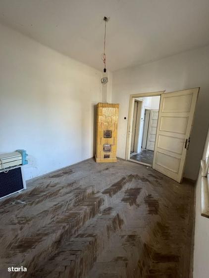 Casă cu 3 camere în Central