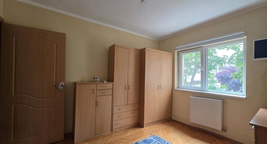 Apartament cu 3 camere decomandat, mobilat în Lipovei