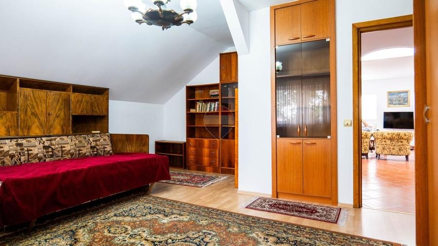 Casă individuală cu 3 camere cu Teren 350 Mp în Periferie