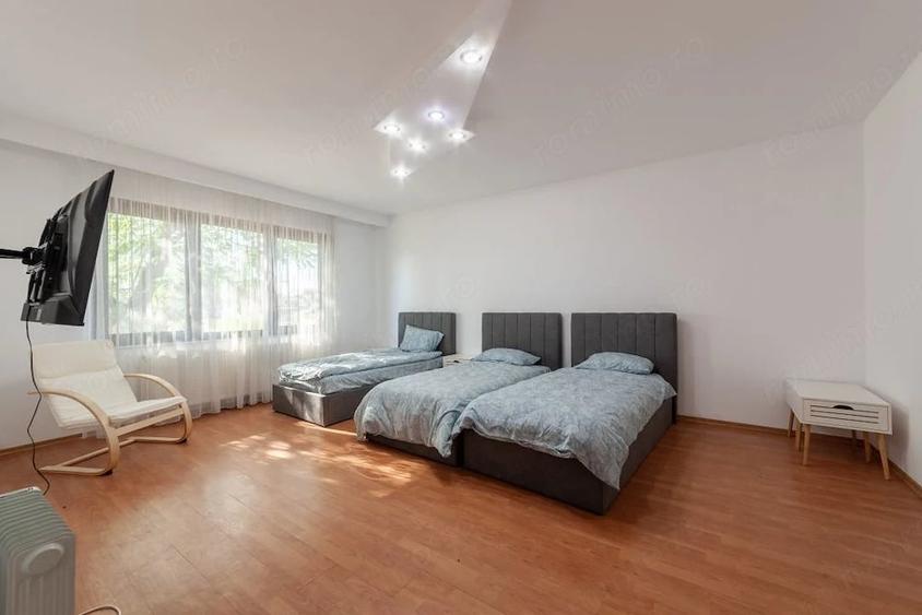 Casă cu 8 camere cu Teren 1000 Mp în Sud