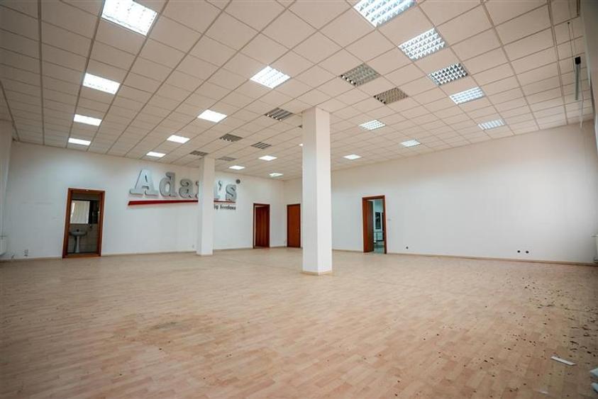 Birou, de 1,240 mp, în Central