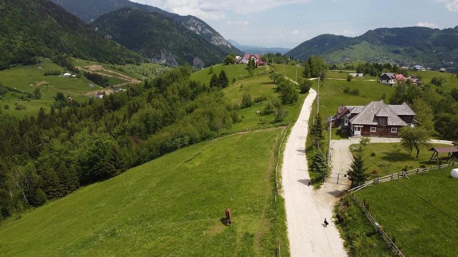 De Vanzare Teren intravilan 4.151 mp in Pe?tera (Bran-Moeciu) Izvor Propriu & Proiect DTAC inclus - 2
