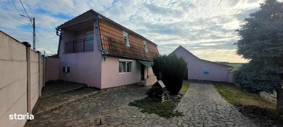 Casă cu 4 camere în Felcheriu