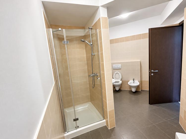 Apartament cu 3 camere decomandat în Torontalului