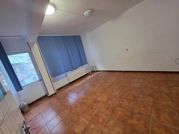 Spațiu comercial, de 75 mp, în Central