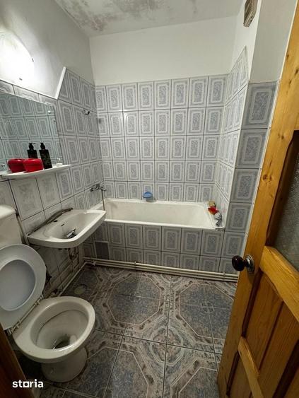Apartament cu 3 camere decomandat în Podu Roș