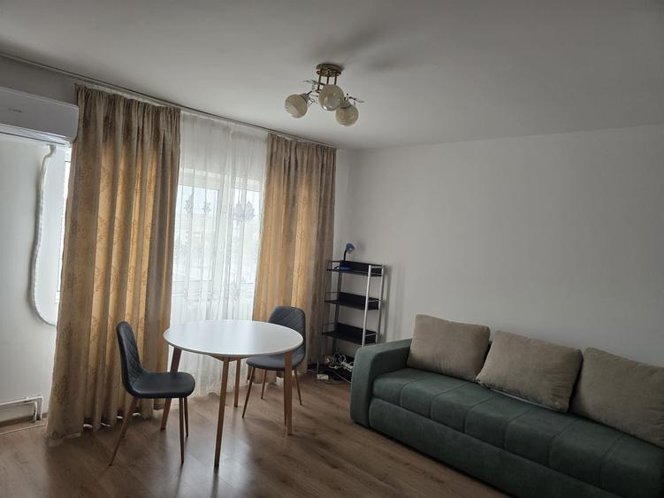 Apartament cu 2 camere decomandat în Gară
