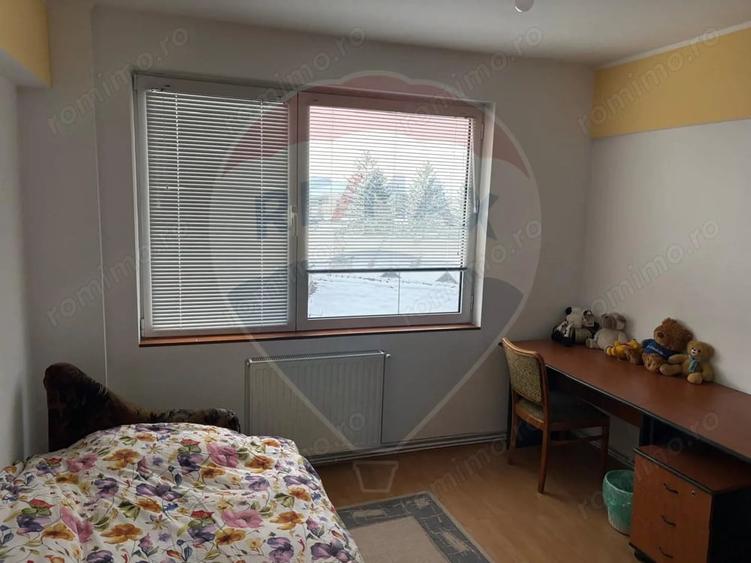 Apartament cu 4 camere decomandat, mobilat în Centrul Civic