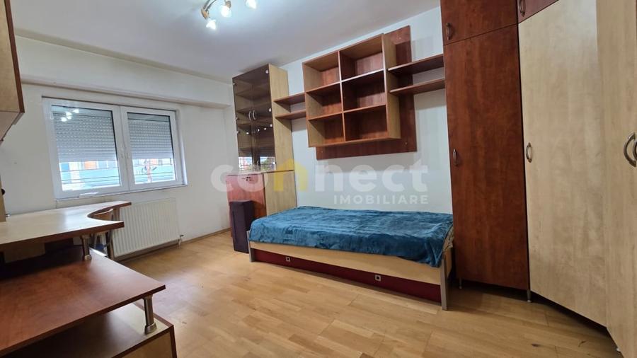 Apartament cu 4 camere decomandat, mobilat în Central