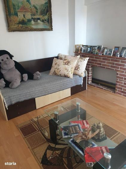 Apartament cu 3 camere decomandat în Astra