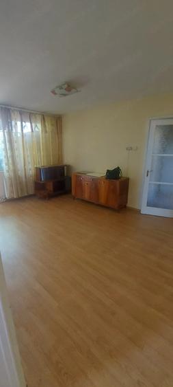 Apartament cu 2 camere semidecomandat în Calea Galați