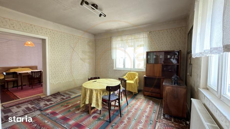 Casă cu 4 camere cu Teren 1955 Mp în Petrești