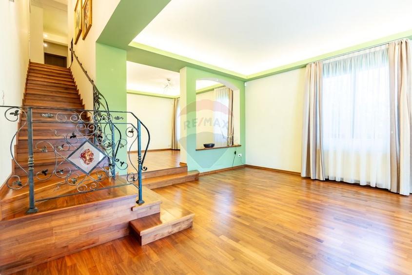 Casă individuală cu 7 camere cu Piscina în Balotești