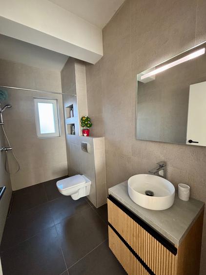 Apartament cu 3 camere semidecomandat în Nord
