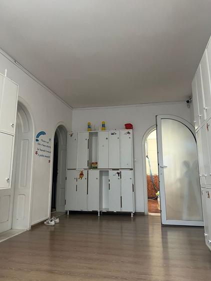Casă individuală cu 8 camere cu Canalizare în Torontalului
