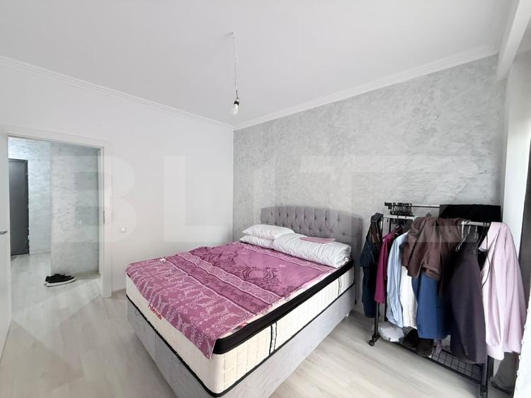 Apartament cu 3 camere semidecomandat, mobilat în Florești
