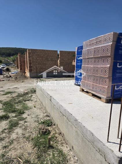 Casă individuală cu 4 camere cu Canalizare în Livezeni
