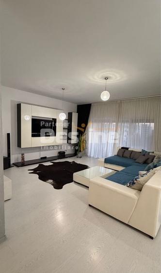 Apartament cu 4 camere decomandat, mobilat în Lipovei