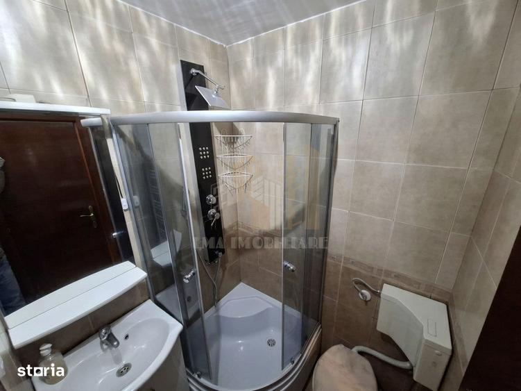 Apartament cu 4 camere semidecomandat în Triaj