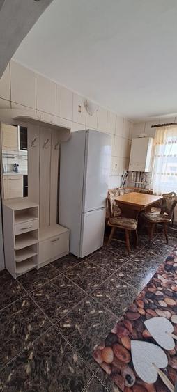 Apartament cu 2 camere semidecomandat în Micro 11