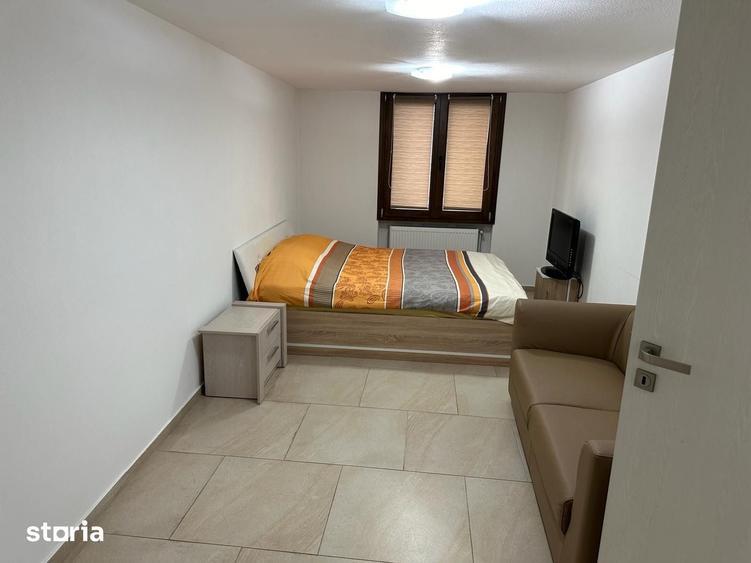 Apartament cu 5 camere decomandat în Central