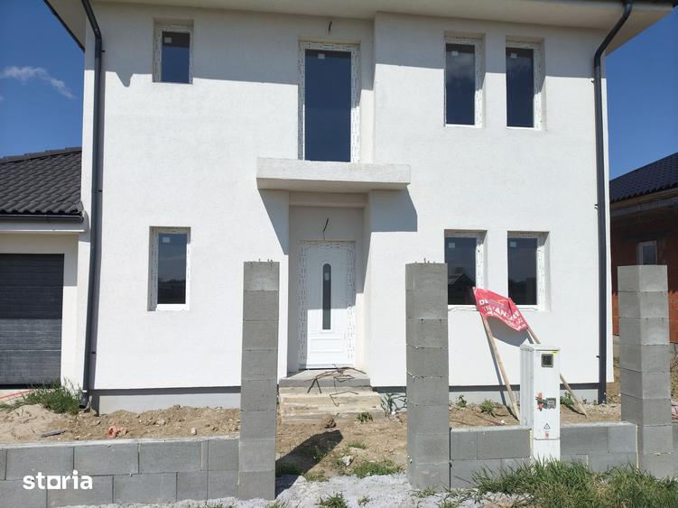 Casă cu 4 camere cu Teren 300 Mp în Central