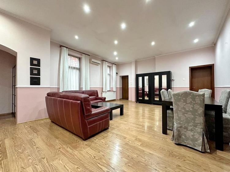 Apartament cu 4 camere semidecomandat, mobilat în Centrul Istoric