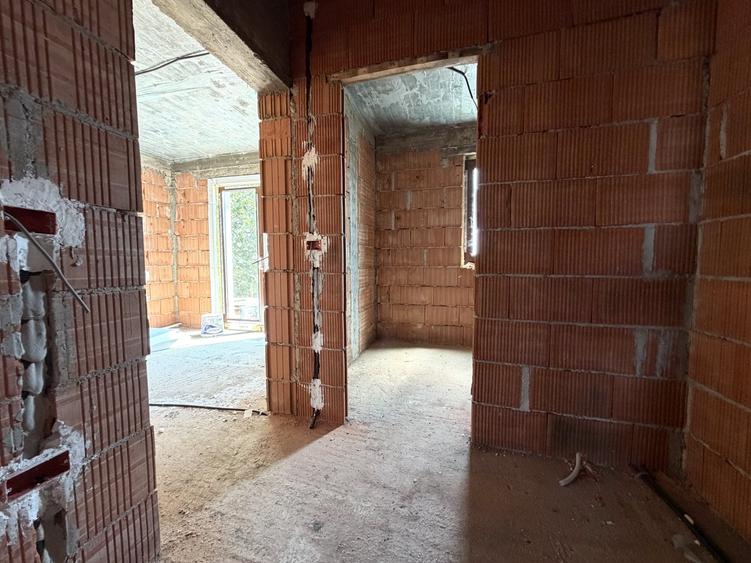Duplex cu 5 camere cu Canalizare în Chișoda