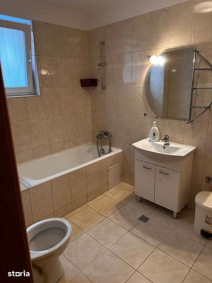 Casă cu 6 camere cu Teren 310 Mp în Apărătorii Patriei