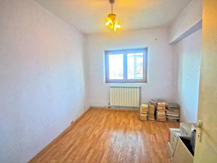 Apartament cu 4 camere decomandat în Țăndărei