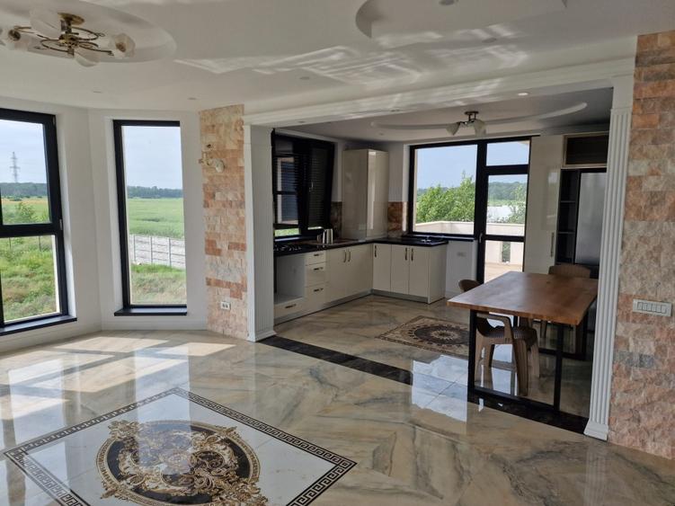 Apartament cu 5 camere decomandat în Central