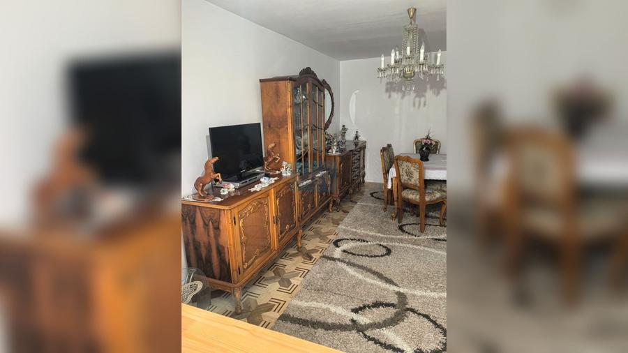 Apartament cu 4 camere decomandat, mobilat în Central