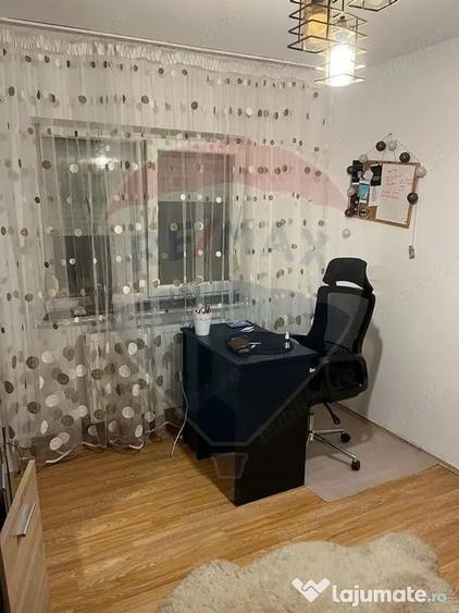 Apartament cu 3 camere de vanzare in zona Sarari - 4