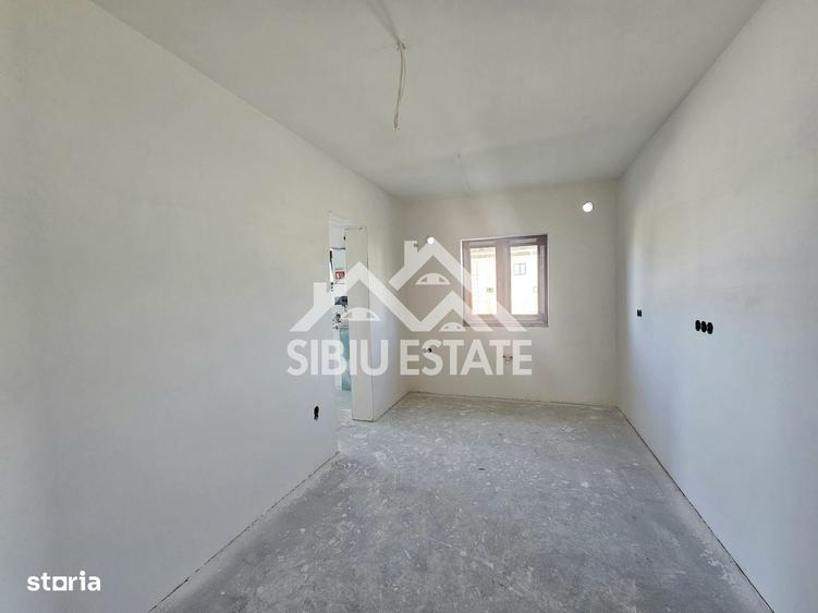 Casa noua 4 dormitoare, spatiu bun pentru familie - 1